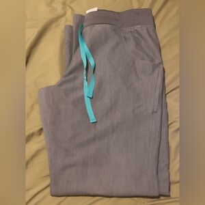 Figs gray scrub bottom